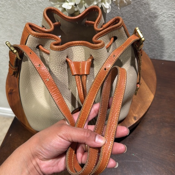 Dooney & Bourke A6-898762 Vintage Bucket Shoulder Bag - Picture 14 of 16